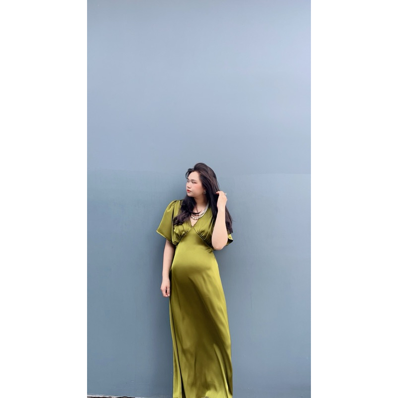 Hamie | Đầm lụa cổ V bo chun sau