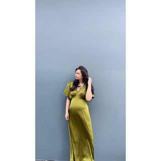 Hamie | Đầm lụa cổ V bo chun sau