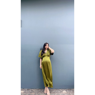 Hamie | Đầm lụa cổ V bo chun sau