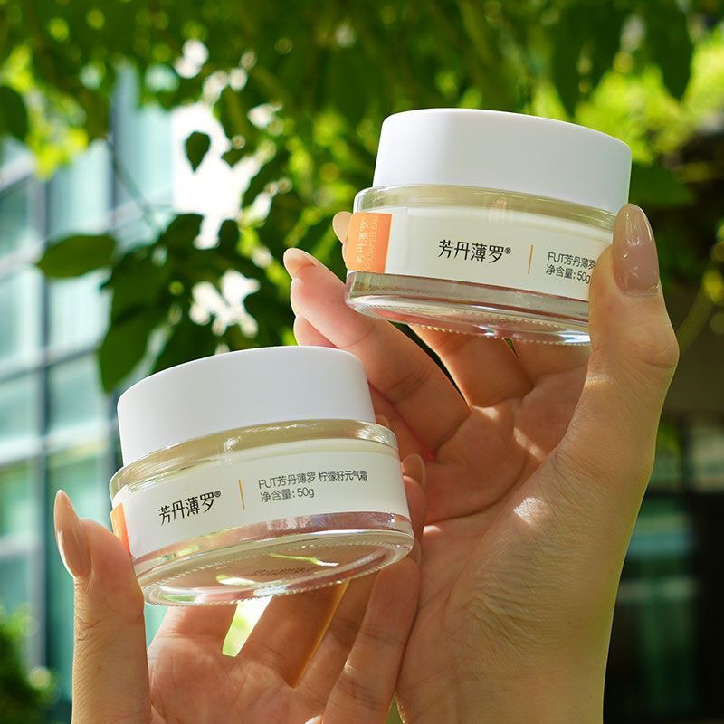 Kem Nâng Tông Dưỡng Da Trẻ Hóa Da FUT VTM C- Chống Nắng,Make UP Nâng Tông Thoáng Da ,Không Bết Rít 50Gr