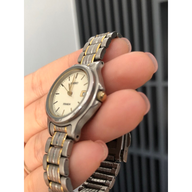 ĐỒNG HỒ NỮ SEIKO TITANIUM SIÊU NHẸ
