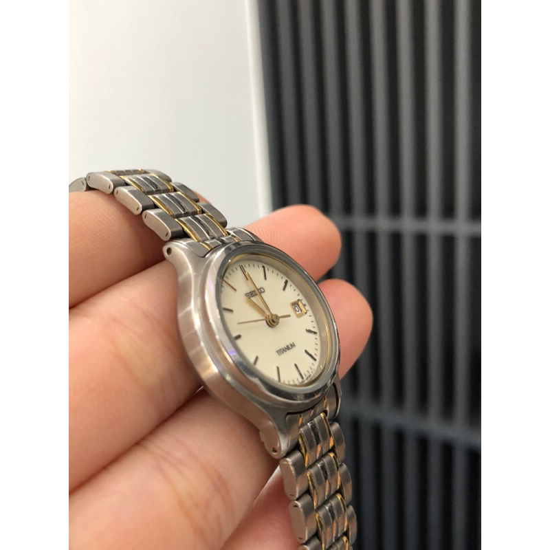 ĐỒNG HỒ NỮ SEIKO TITANIUM SIÊU NHẸ