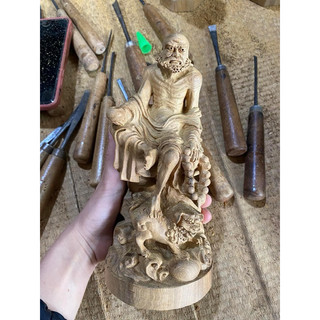 Tượng Đạt Ma khất thực ngồi nghê bằng gỗ bách xanh mộc châu thơm ngát cao 20 cm