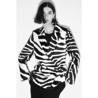  H&M Đức - Áo khoác blazer có độn vai ngựa vằn đen trắng oversize rộng sale auth new tag cao cấp có sẵn 1196086001 