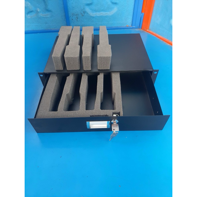 tủ để micro trong tủ main âm thanh 2u