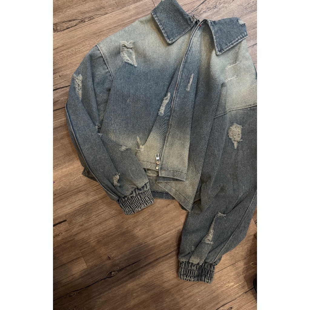 Áo Khoác Jean 1 lớp cổ bẻ dáng suông lửng rách bo tay | BigBuy360 - bigbuy360.vn