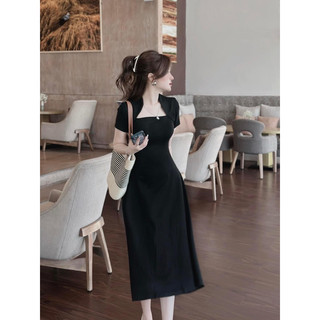 Váy cổ U dáng dài