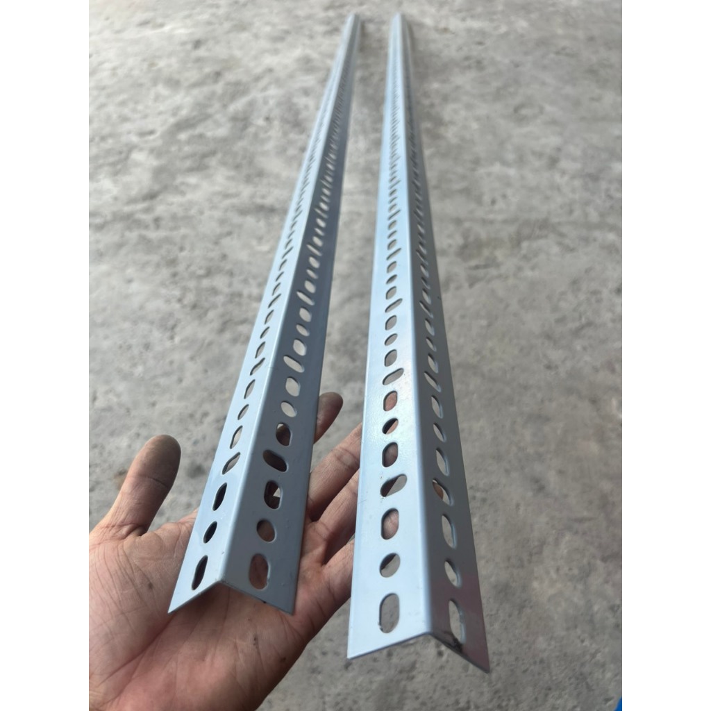Cây sắt V lỗ ( V4 ) dày 1.5ly - dài 50cm
