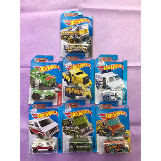 Vĩ xe đồ chơi kim loại Hotwheels nhiều mẫu.