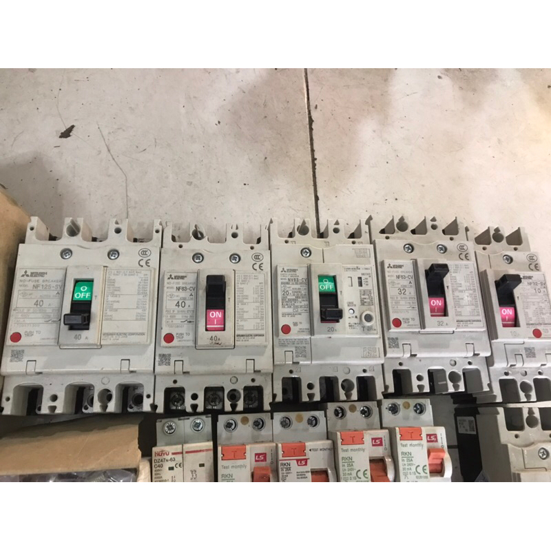 Aptomat 3 Pha 32A, 40A Mitshubishi