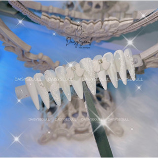 Nailbox móng úp màu trắng cô dâu thiết kế gắn nơ to gel xi măng nổi