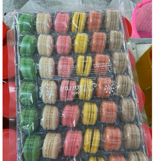 Bánh macaron trang trí banh kem