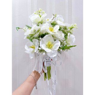Hoa cầm tay cô dâu mix