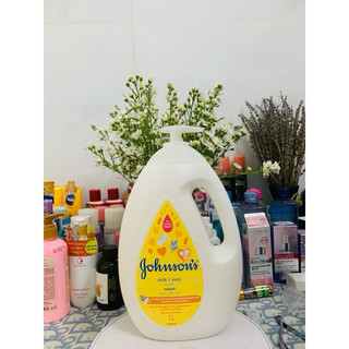 Sữa tắm gội cho bé chiết xuất sữa & gạo johnson's milk + rice bath 1 lít - dành cho bé trên 1 tuổi và gia đình