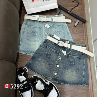 Chân váy jeans dập Miu Miu túi trước phối hàng khuy giữa kèm đai trắng nổi bật Mẫu Mới 2024 QCCC LuciK Shop 5263 CV0056