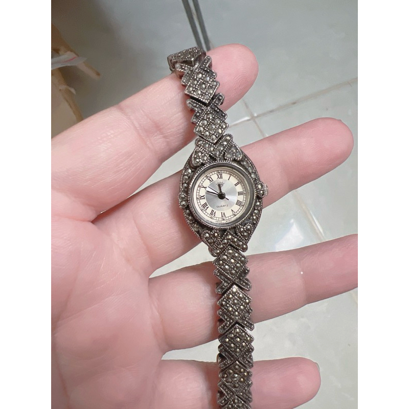 đồng hồ bạc đúc nướcx hiệu Diamond quartz