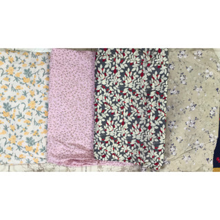 Áo hanbok cách tân hoa nhí