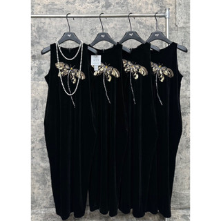 Váy nhung xuông sát nách chuồn chuồn khâu đá (chuồn vàng)