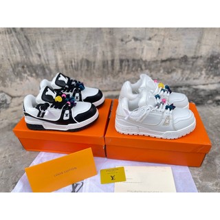 Giày thể thao Lou.is Vuit.ton Trainer Maxi Black White Trắng Đen Best Quality, Giày sneaker Lv Charm Sticker cao cấp