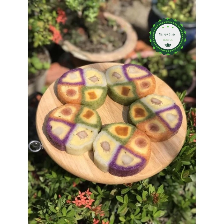 Bánh Tét Tứ Quý 4 Nhân ( 1.7-1.8kg, Màu Ngẫu Nhiên )