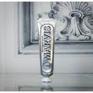 Kem Đánh Răng Marvis Màu Bạc 85ml Whitening Mint Toothpaste Cây Rơm Cosmetics