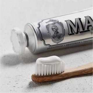 Kem Đánh Răng Marvis Màu Bạc 85ml Whitening Mint Toothpaste Cây Rơm Cosmetics