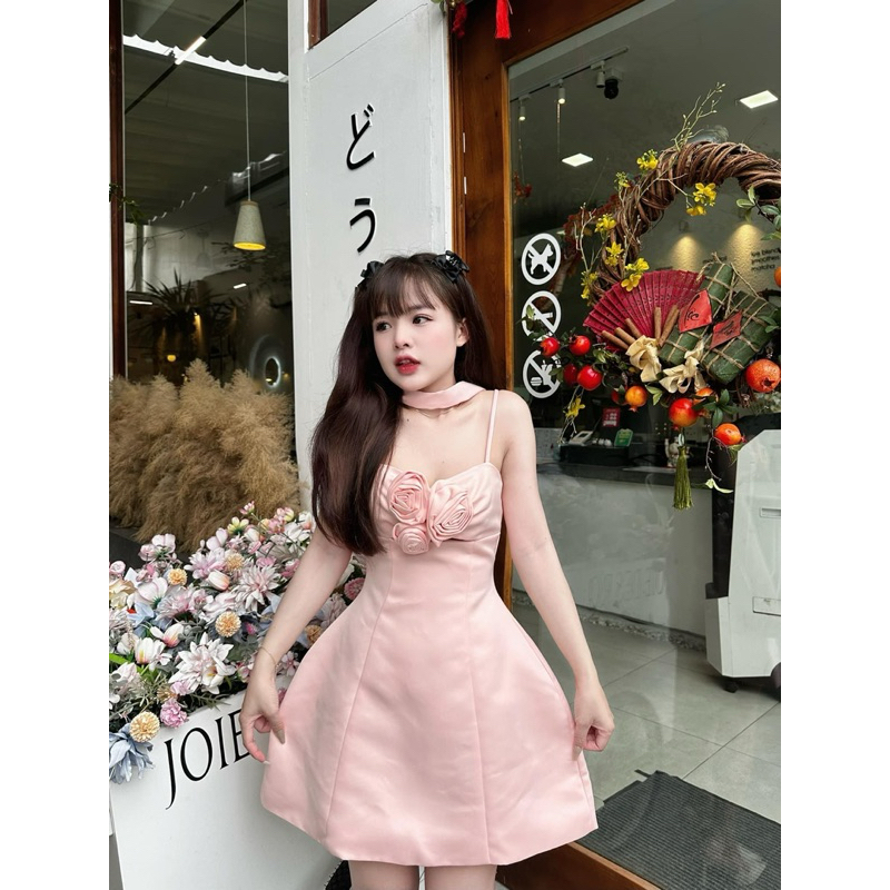 Váy hoạ tiết hoa bồng
