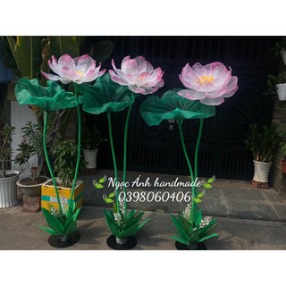 trụ hoa sen khổng lồ