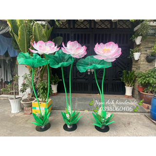 trụ hoa sen khổng lồ