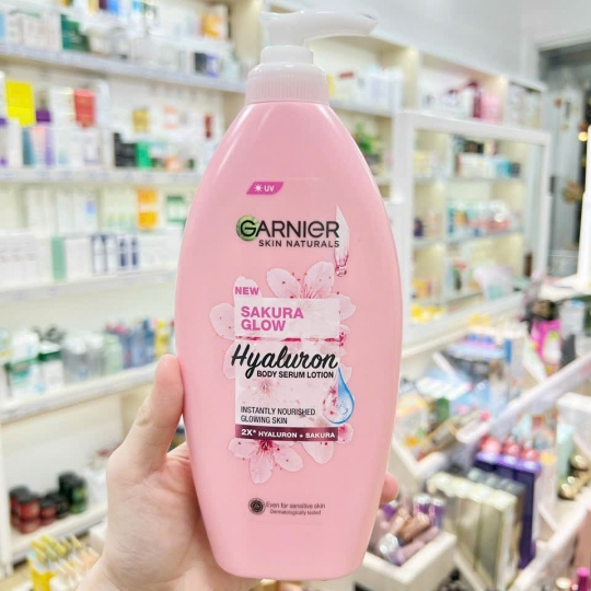 (HỒNG)Sữa Dưỡng thể Trắng Da Toàn Thân Garnier Body Lotion Sakura Glow Hyaluron Dưỡng Ẩm Da 400ml