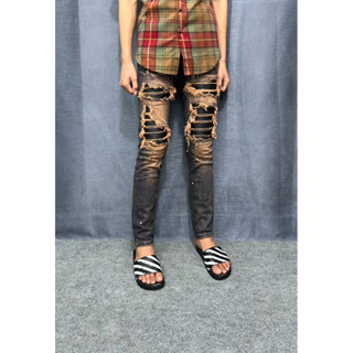 Quần jeans màu bẩn vá da đen cứng 4cúc CVIC