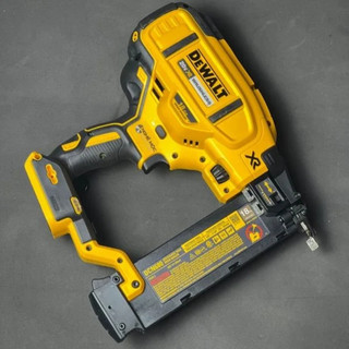 Máy bắn đinh pin Dewalt DCN680 chính hãng Nghề Mộc