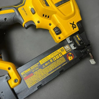 Máy bắn đinh pin Dewalt DCN680 chính hãng Nghề Mộc