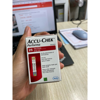 Que thử đường huyết Accu chek performa (date mới nhất)