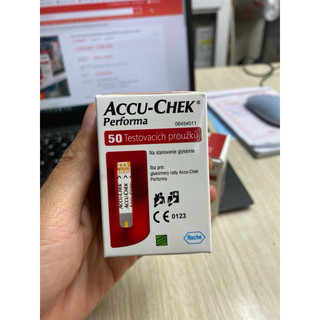 Que thử đường huyết Accu chek performa (date mới nhất)