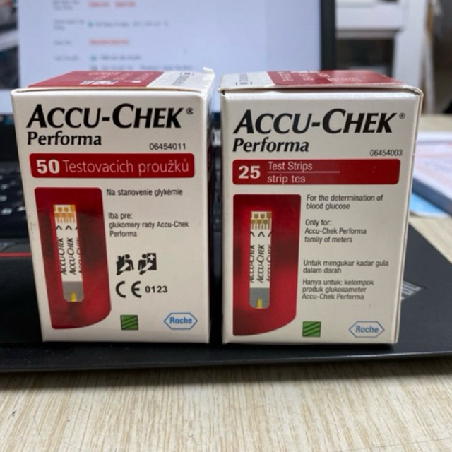 Que thử đường huyết Accu chek performa (date mới nhất)