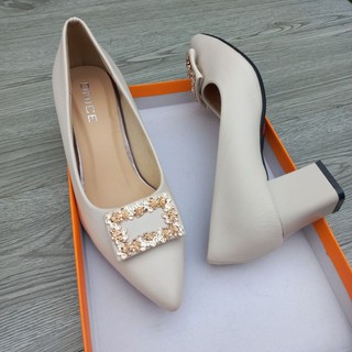 Giày cao gót mũi nhọn gót vuông da lỳ đính khóa vuông cao 3cm .5cm