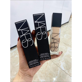 Kem nền Nars dài da dầu