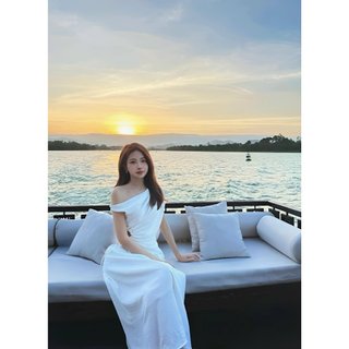Đầm váy maxi cổ thuyền lệch vai khoét eo rút dây