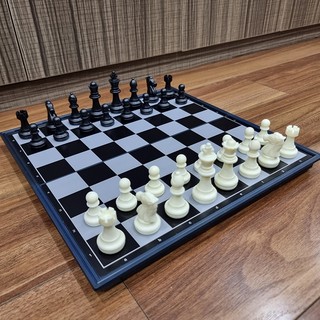 Cờ vua nam châm. bộ cờ vua bằng nhựa cao cấp. kích thước 32 * 32cm