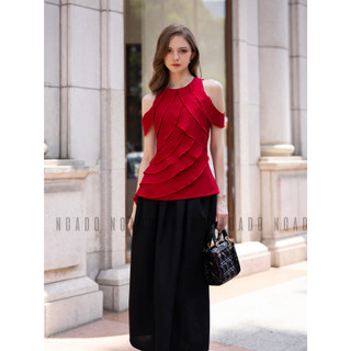 Áo đỏ cổ khoét vai NGADO