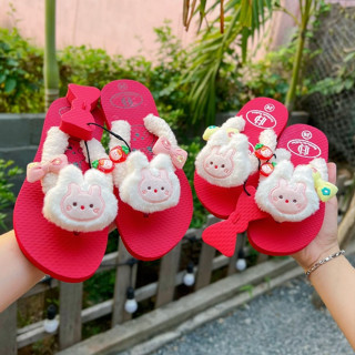 Dép Kẹp Nữ Xỏ Ngón Quai Lông Xù Mẹ Và Bé Gắn Sticker Hoạt Hình Cao Cấp Gấu Bông Trái Dâu