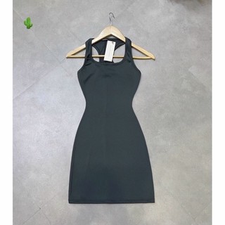 Đầm ba lỗ sát nách phôm ngắn.