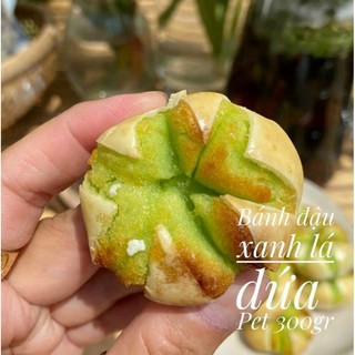 Bánh đậu xanh lá dứa hạt sen 300g