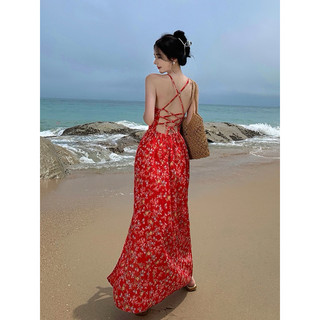 Váy hoa nhí đỏ hở lưng đi biển