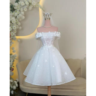 váy ngắn đi tiệc, đi bàn cô dâu tùng vi tính xoè tự nhiên vai ngang, dáng qua đầu gối