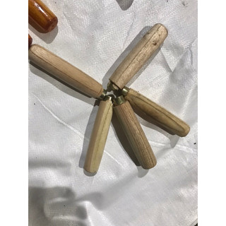 Tông gỗ xoan ứng dụng cho nhiều loại chuôi ,chuôi bay,chuôi dao,chuôi tovit,chuôi xiên thịt chuôi dúa ,các loại vvv..