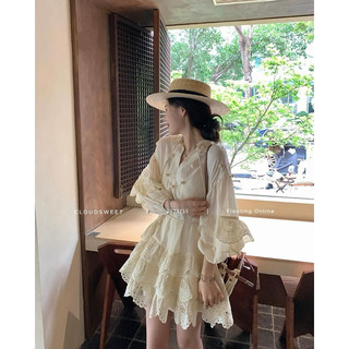 ĐẦM CỔ V TAY PHỒNG XOÈ LAI REN TẦNG