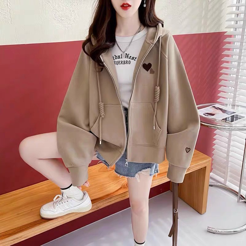 Áo Khoác Nỉ Form Vừa Thêu 3 Hình Trái Tym Xinh Xắn Dây Kéo Thắt Kiểu Mới