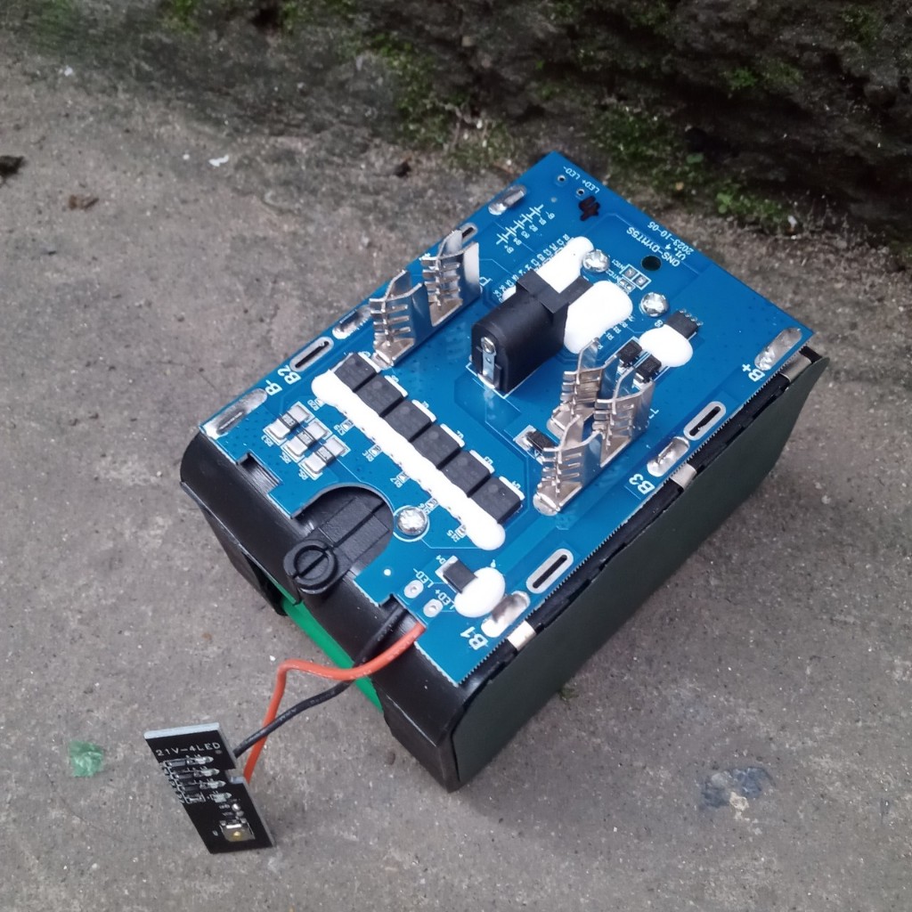 Pin Đóng Makita lõi samsung 20cell 15cell Dung Lượng Cao, Chân Pin Phổ Thông Dùng Cho Máy Khoan, Siết Bulong, Khoan Bê T